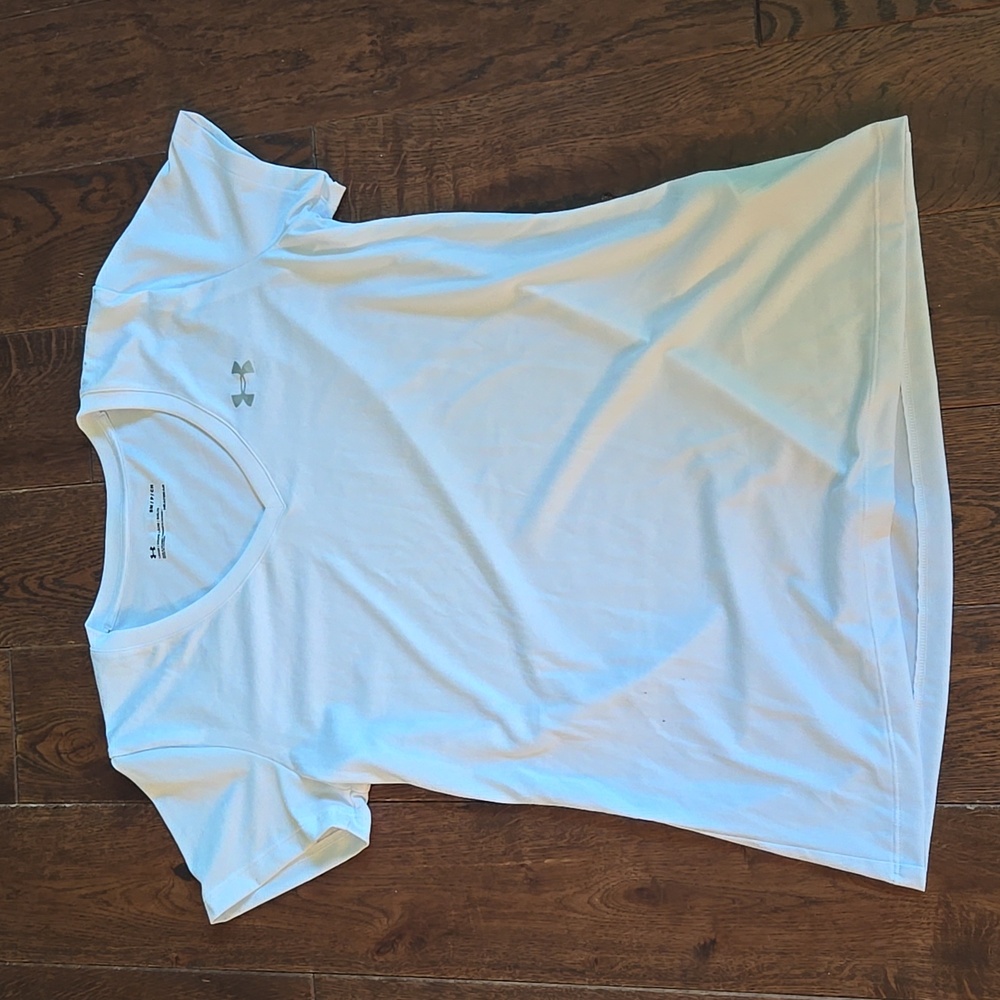 Under Armour Women's Athletic White V-Neck Heatgear Tee Top Small
